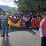 La comunidad de la vereda Curalito bloquea la vía Ibagué - Alto de la Línea