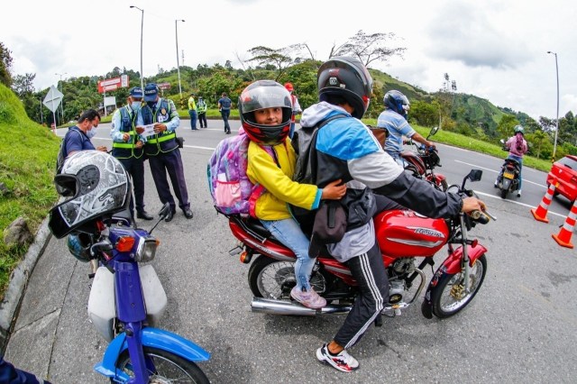 Motociclistas de Manizales deben actualizar sus permisos para circular de noche