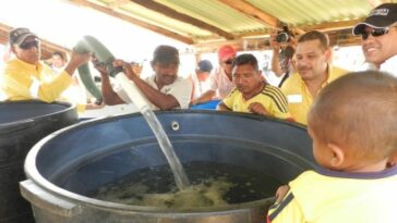 La empresa Cerrejón, entrega cada año muchísimos litros de agua para el área de influencia, beneficiando a miles de indígenas, que en su mayoría son de la etnia Wayuu.