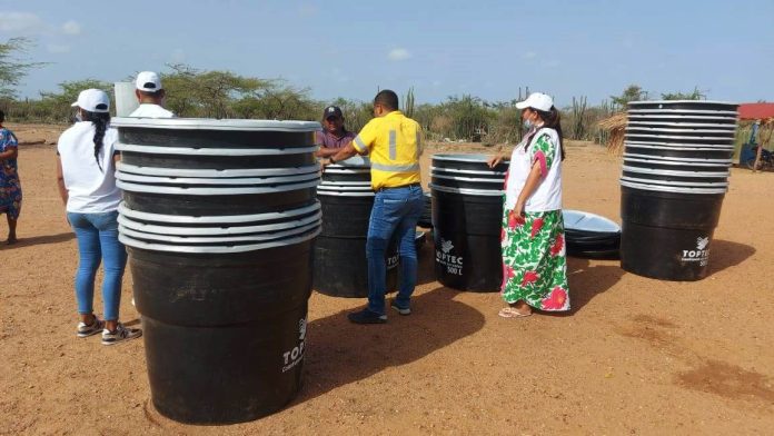 De los 418 proyectos estipulados por la sentencia T 704 que benefician a las comunidades del área de influencia a la explotación minera, la empresa Cerrejón indicó que ha suministrado los recursos para la ejecución de 297 proyectos, que fueron definidos de manera autónoma por las comunidades.