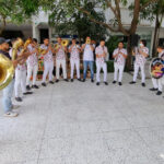 Una banda de músicos animó la rueda de prensa