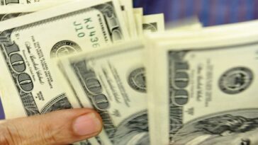 Precio del dólar toca nuevo máximo histórico de $ 4.400