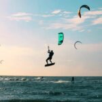 Deportes como el kitesurf se puede practicas en las playas de Juan de Acosta.