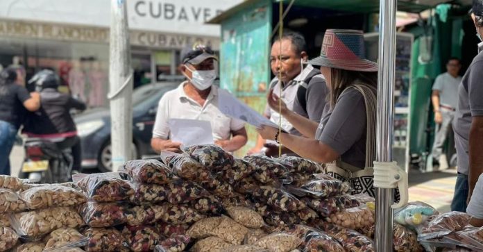 Por las calles de Maicao anda el equipo recolectando firmas para el cabildo abierto que próximamente se realizará en la ciudad.