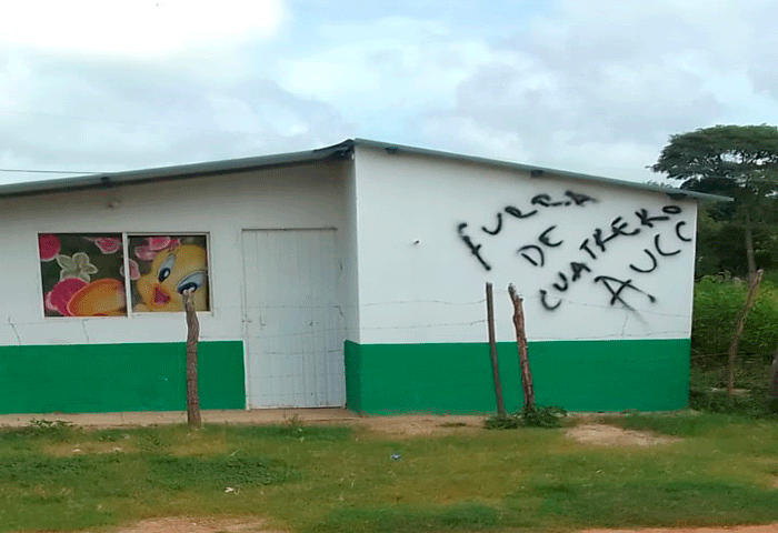 Temor en Potrerillos por grafitis de las AUC