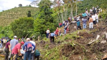 Tragedia en Antioquia: derrumbe arrasó un colegio y dejó 3 niños atrapados