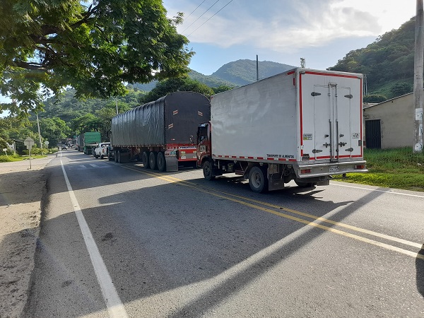 Trancones en la Zona Bananera: el ‘dolor de cabeza’ de los conductores en el Magdalena