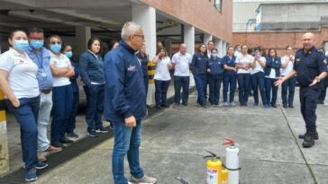 UGR y Bomberos continúan capacitando a los manizaleños en manejo de emergencias