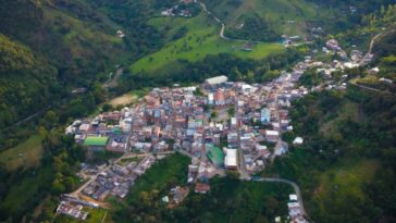 Vuelve y juega: robo masivo en la vía Santa Fe de Antioquia - Caicedo