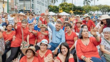 Adultos mayores de Pereira disfrutaron de la viejoteca en la Plaza Cívica Ciudad Victoria