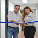 Instantes de la inauguración de la oficina del Punto de Atención de la Fiscalía –PAF, que abrió en el municipio de Barrancas. El alcalde Iván Mauricio Soto y Diana Margarita Núñez Forero, directora seccional de fiscalía de La Guajira.