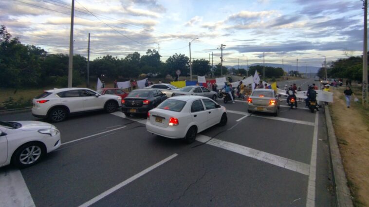 Bloqueos en autopista internacional por reclamos de comunidad en Cúcuta