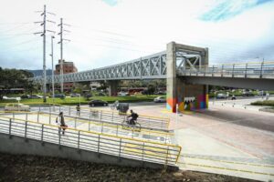 Bogotá estrena el ciclopuente Canal Molinos, en el norte de la ciudad