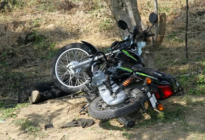 Conductor borracho estrelló a un motociclista y lo dejó sin oreja y dedos