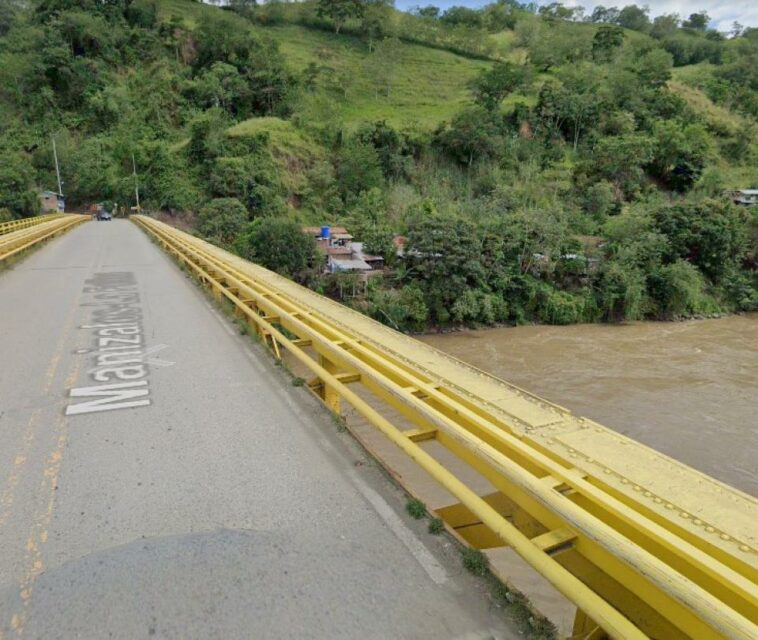 Conmoción en pueblo de Risaralda por hallazgo de feto colgando de un puente