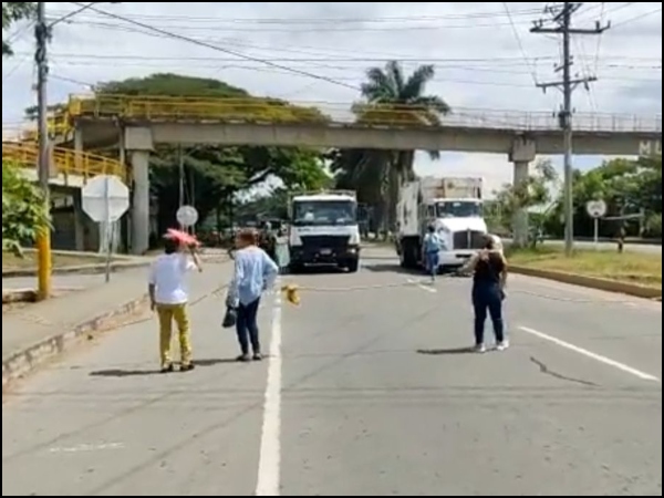 De accidentes en la vía al mar y Jamundí, a bloqueos en el distrito de Palmaseca