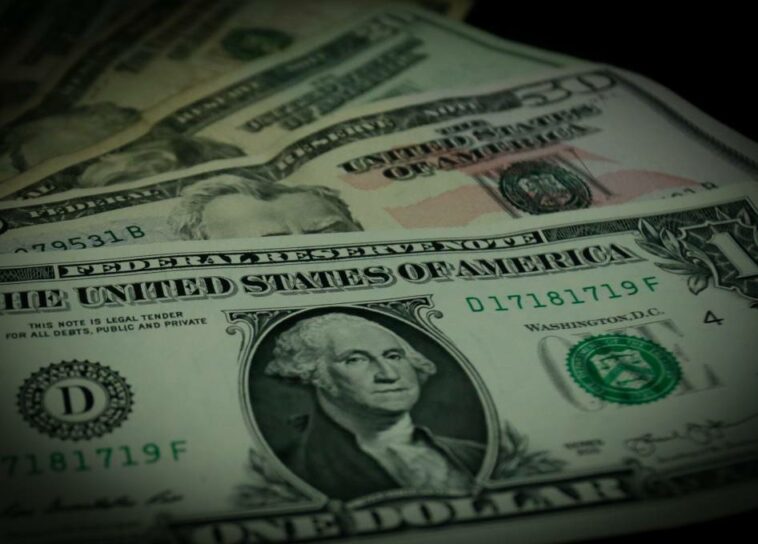 Dólar abrió este miércoles a $4.435 en promedio, con alza de $35,53 frente a la TRM