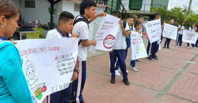 Estudiantes de Armenia protestan porque llevan 8 meses esperando almuerzos del PAE