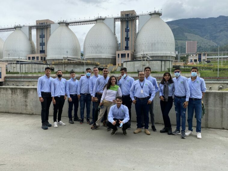 Estudiantes de ingeniería de la UCC visitan empresas de Medellín