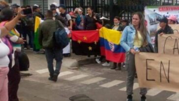 Gremio de maestros del Catatumbo alzaron su voz de protesta en el ministerio de Educación.