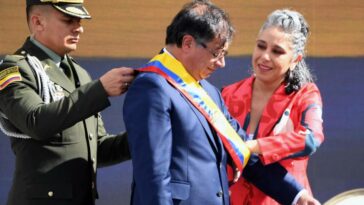 Gustavo Petro tomó juramento como nuevo Presidente de Colombia