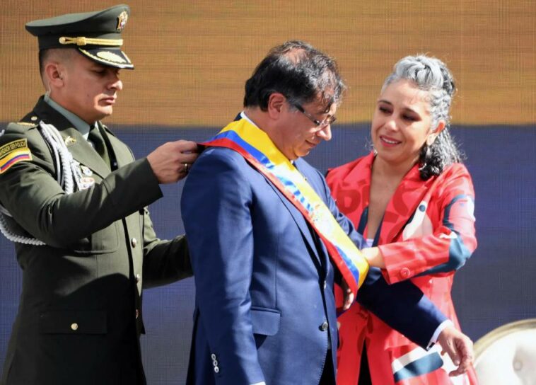 Gustavo Petro tomó juramento como nuevo Presidente de Colombia