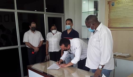Hatonuevo y multinacional firmaron convenio para estudio de caracterización de la comunidad de Tabaco