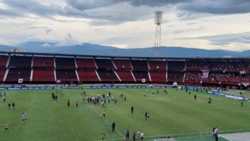 Hinchas del Cúcuta Deportivo invadieron cancha en el General Santander