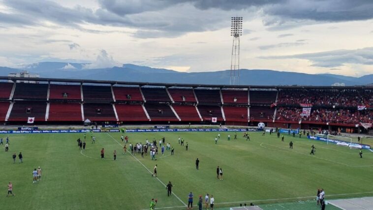 Hinchas del Cúcuta Deportivo invadieron cancha en el General Santander