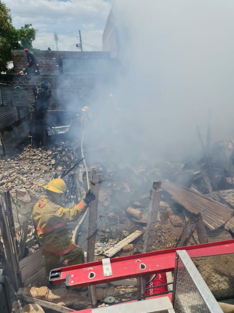 Incendio consumió vivienda de ocho personas en Brisas de la Popa