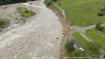 Maquinaria de Gestión del riesgo recupera vías terciarias afectadas por las quebradas en Sabanalarga