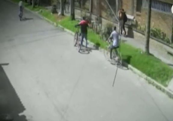 Pillos en bicicleta asaltaron a estudiantes de un colegio de Kennedy