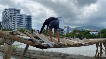 Puente de madera instalado en Cabo Tortuga está a punto de caerse