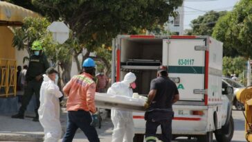 Tragedia en Santa Marta: familia que iba en una moto fue embestida por un carro