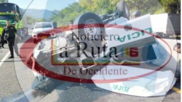 Tres policías heridos en accidente vía Guaduas-Puerto Salgar en Cundinamarca.