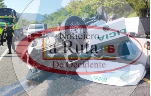 Tres policías heridos en accidente vía Guaduas-Puerto Salgar en Cundinamarca.