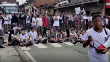 VIDEO: Estudiantes por falta de personal de aseo y seguridad entraron a paro en Caldas, Antioquia