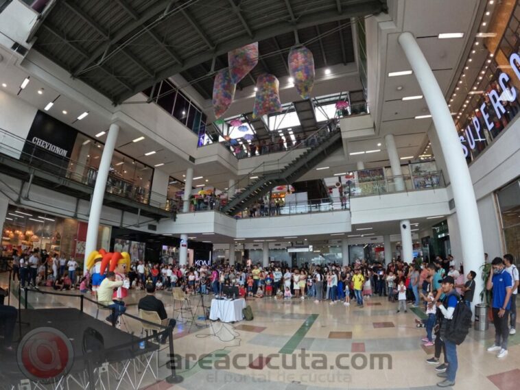 Ventura Plaza festejó sus 15 años.