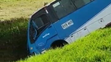 ACCIDENTE DE BUSETA EN FACATATIVÁ DEJA UNA PERSONA LESIONADA.