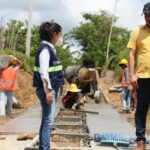 Alcalde de Sahagún supervisó construcción de plaza huella en zona rural