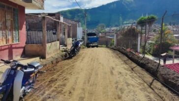 Avanza el proyecto de adoquinamiento de la vía del barrio Potrerillo