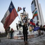 Bolsa y peso chilenos se refuerzan tras rechazar nueva Constitución