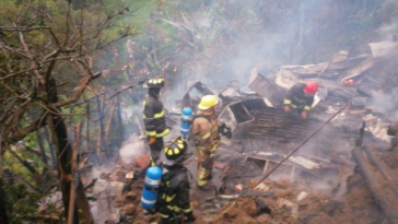 Incendio en el barrio Portal del Edén dejó 6 viviendas afectadas