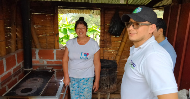 Por la dignificación de la mujer rural: 60 familias cafeteras recibirán estufas de leña