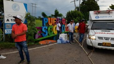 Protesta en Puerto Escondido: contratista de la vía no le paga a trabajadores