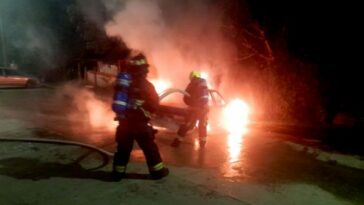 Un vehículo incendiado y quema de residuos sólidos: emergencias registradas en esta madrugada en Armenia