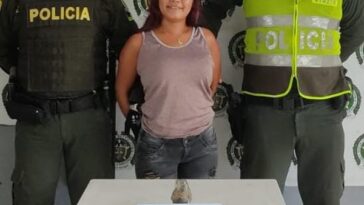 ‘La capturada sonriente’ posó para la foto en Soledad, la policía le encontró una granada y tiene antecedentes
