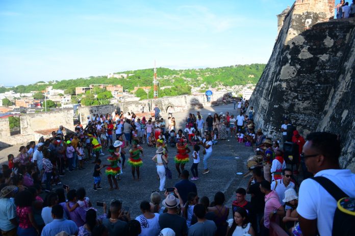 Actividad física y patrimonio durante la entrada gratis al Castillo de San Felipe de Barajas