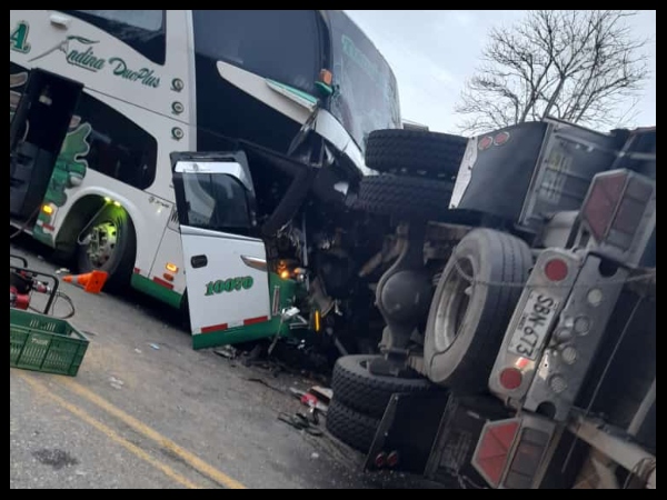 Al menos dos personas fallecidas dejó accidente de un Transipiales entre Popayán y Timbío