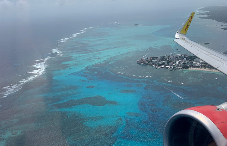 Toma aérea de San Andrés tomada desde un vuelo de Viva Air